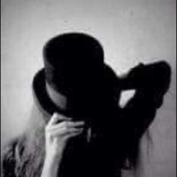 Meet your Posher, Sofi - Picture 2 of 2